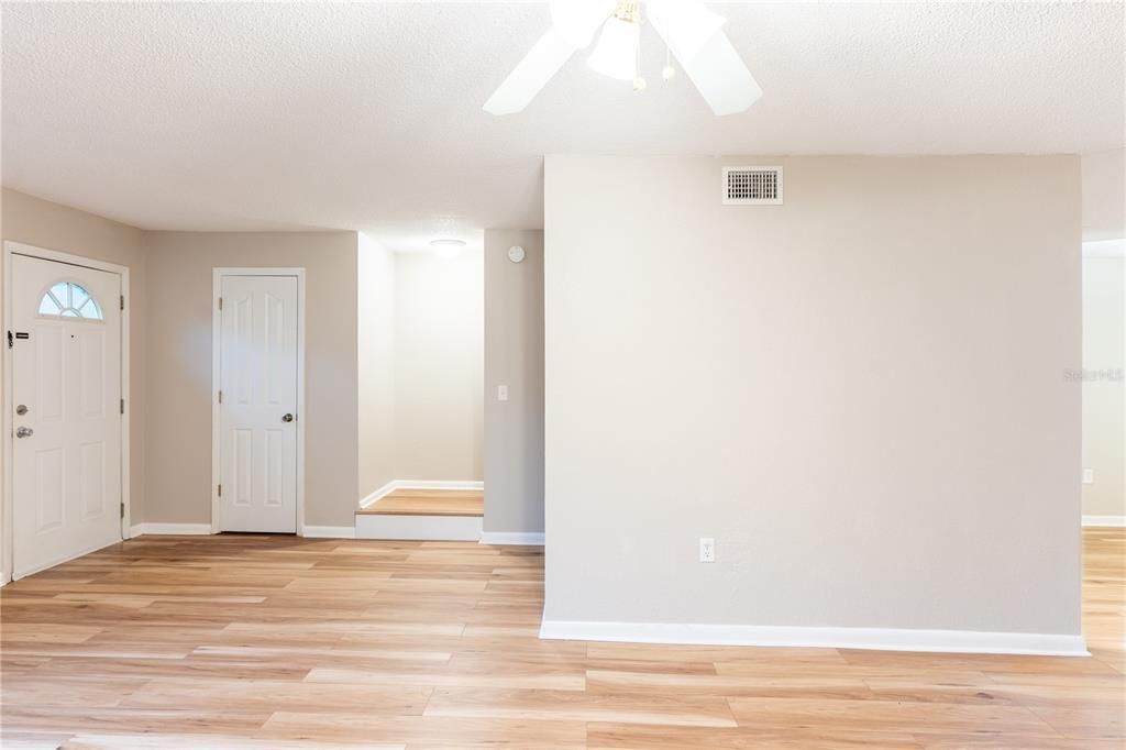 For Sale: $169,900 (3 beds, 2 baths, 1384 Square Feet)
