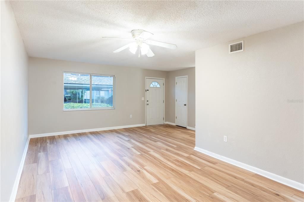 For Sale: $169,900 (3 beds, 2 baths, 1384 Square Feet)