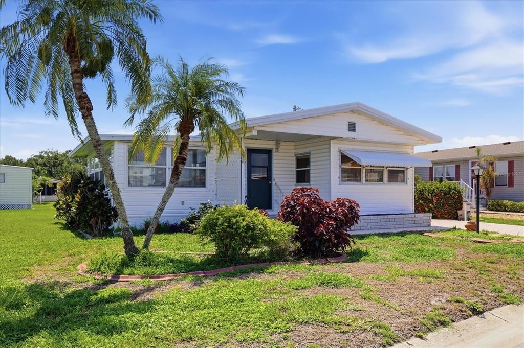For Sale: $114,900 (2 beds, 2 baths, 988 Square Feet)