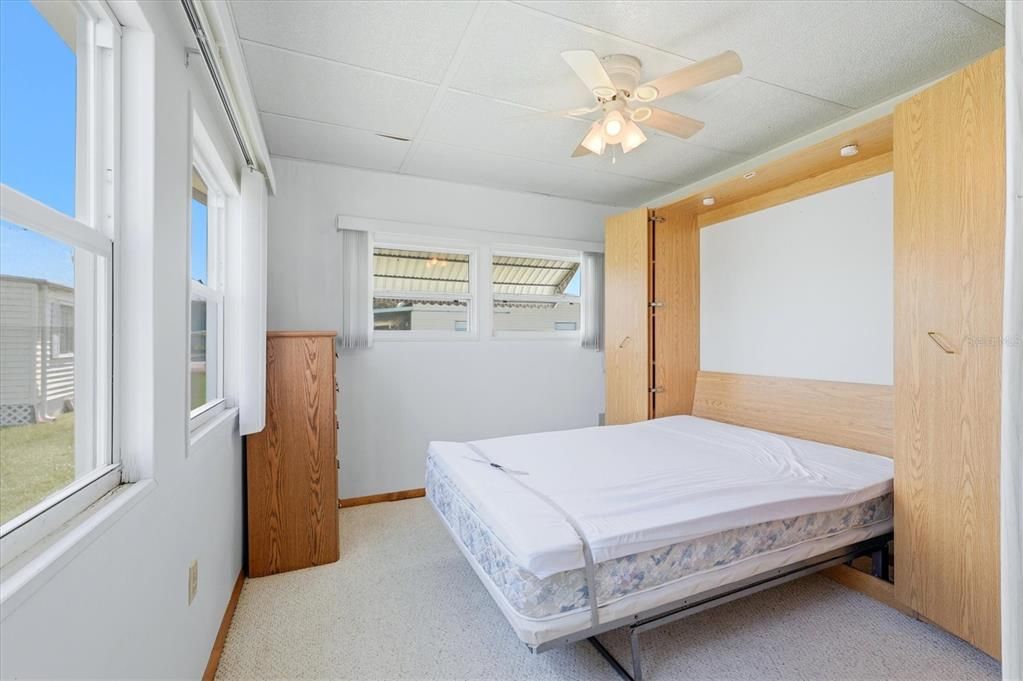 For Sale: $114,900 (2 beds, 2 baths, 988 Square Feet)