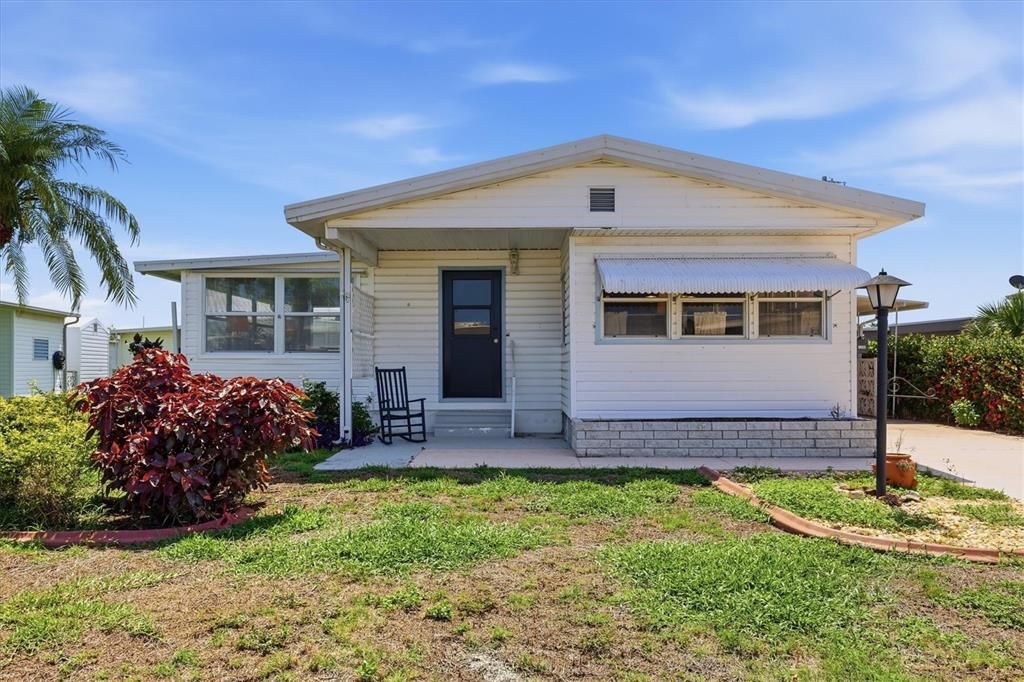 For Sale: $114,900 (2 beds, 2 baths, 988 Square Feet)