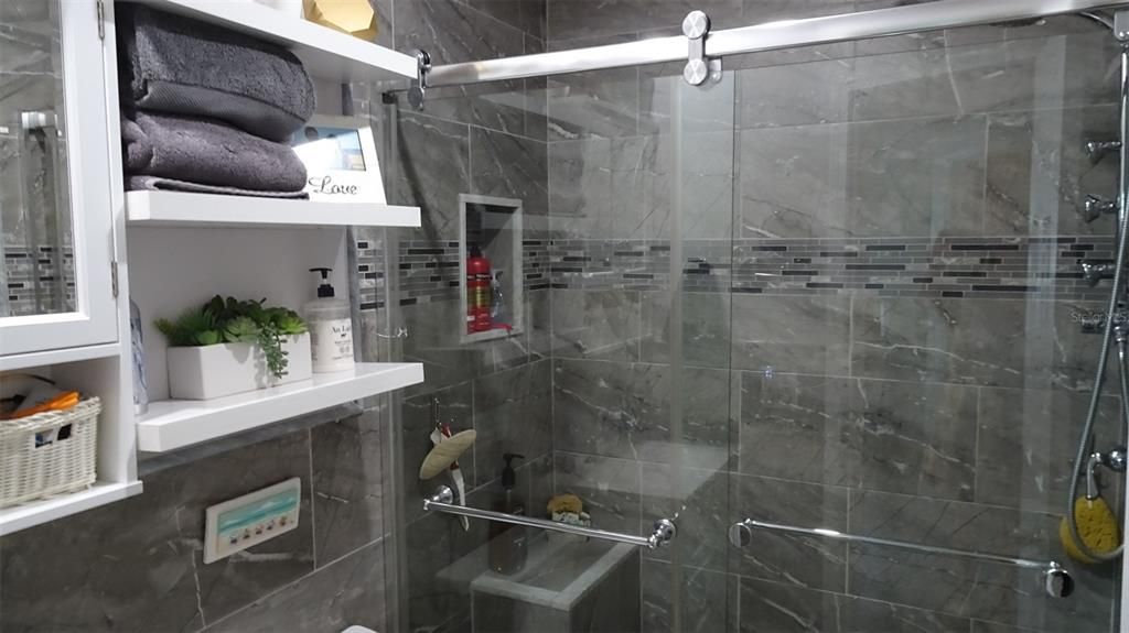 На продажу: $157,500 (2 спален, 1 ванн, 720 Квадратных фут)