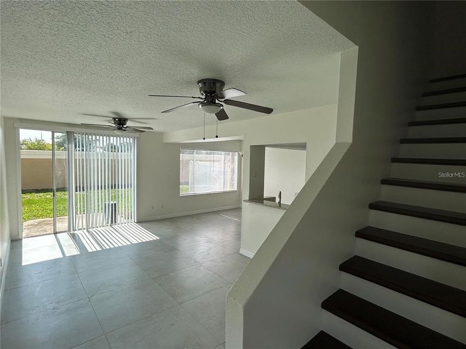 For Rent: $1,650 (3 beds, 2 baths, 1811 Square Feet)