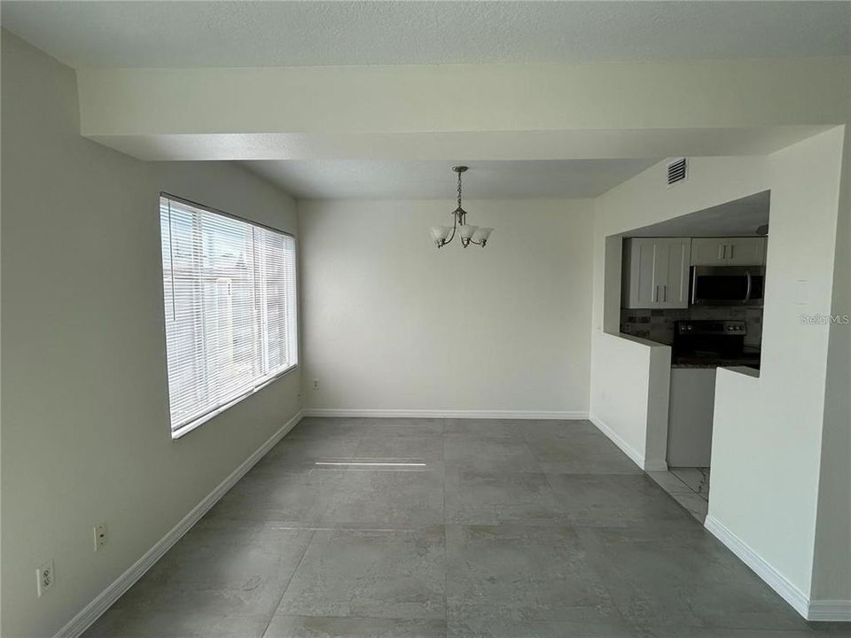 For Rent: $1,650 (3 beds, 2 baths, 1811 Square Feet)