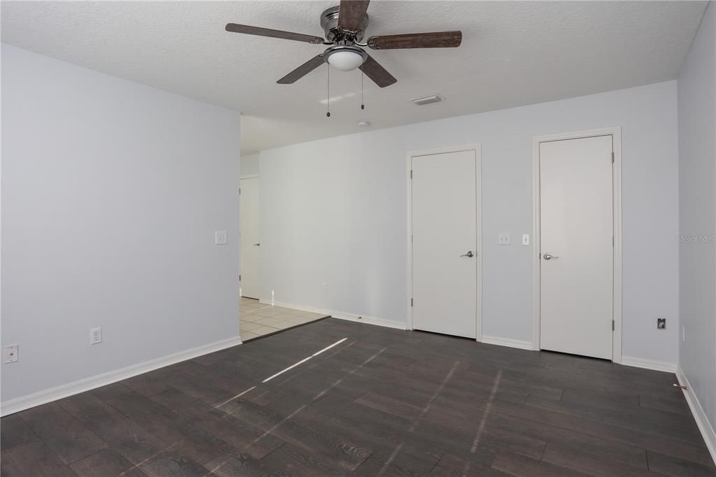 For Rent: $1,650 (3 beds, 2 baths, 1811 Square Feet)