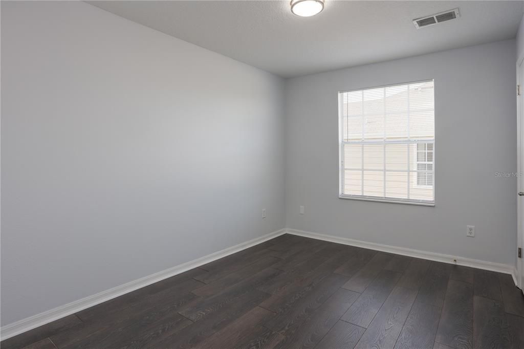 For Rent: $1,650 (3 beds, 2 baths, 1811 Square Feet)