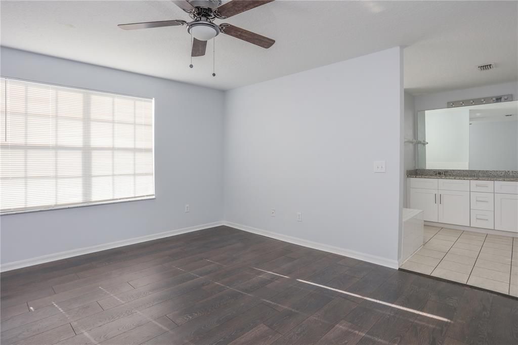For Rent: $1,650 (3 beds, 2 baths, 1811 Square Feet)