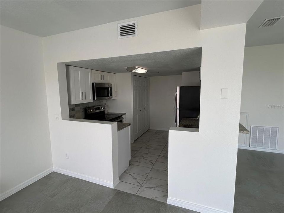 For Rent: $1,650 (3 beds, 2 baths, 1811 Square Feet)