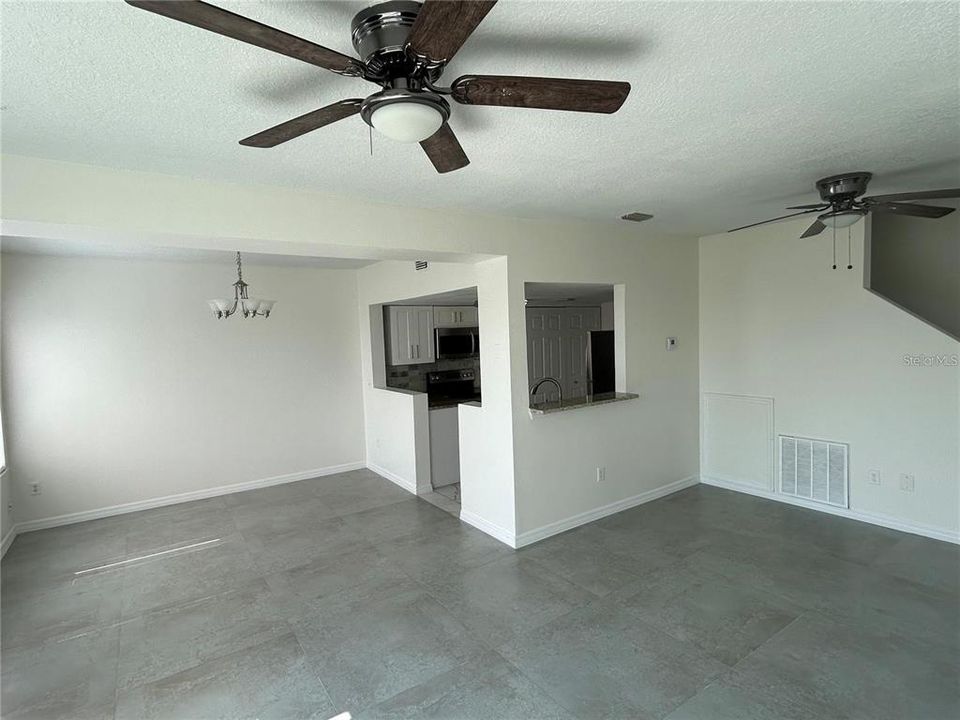 For Rent: $1,650 (3 beds, 2 baths, 1811 Square Feet)