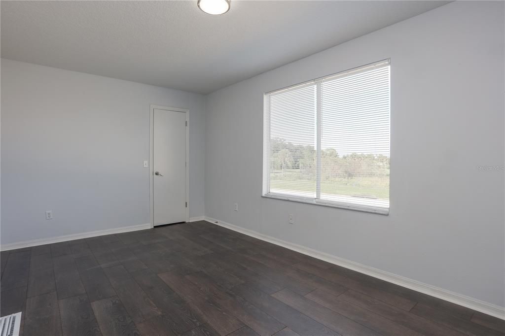 For Rent: $1,650 (3 beds, 2 baths, 1811 Square Feet)