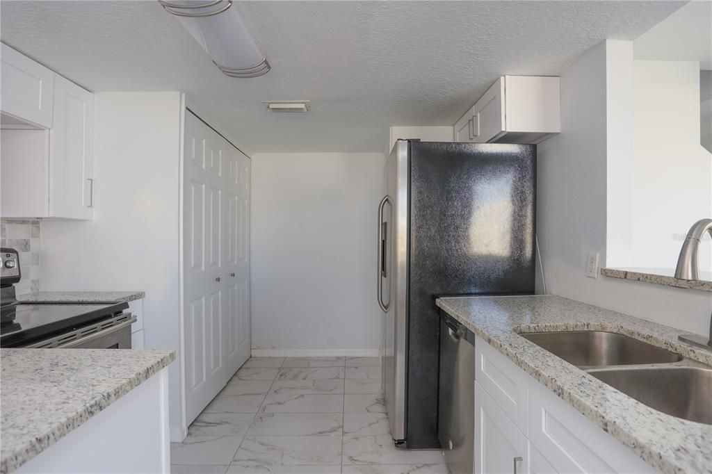 For Rent: $1,650 (3 beds, 2 baths, 1811 Square Feet)