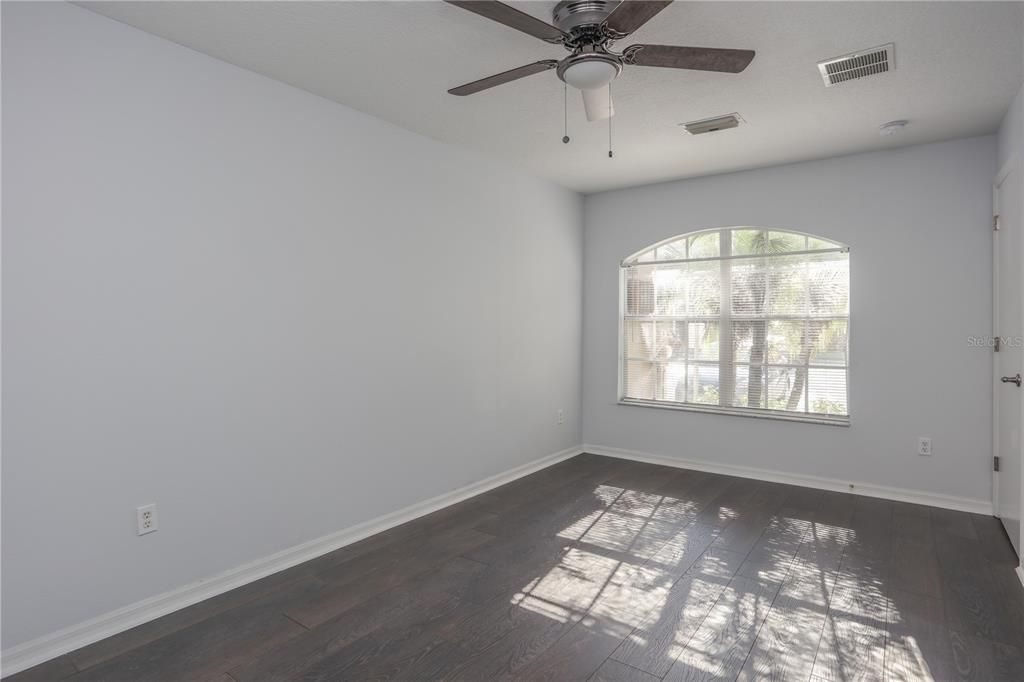 For Rent: $1,650 (3 beds, 2 baths, 1811 Square Feet)