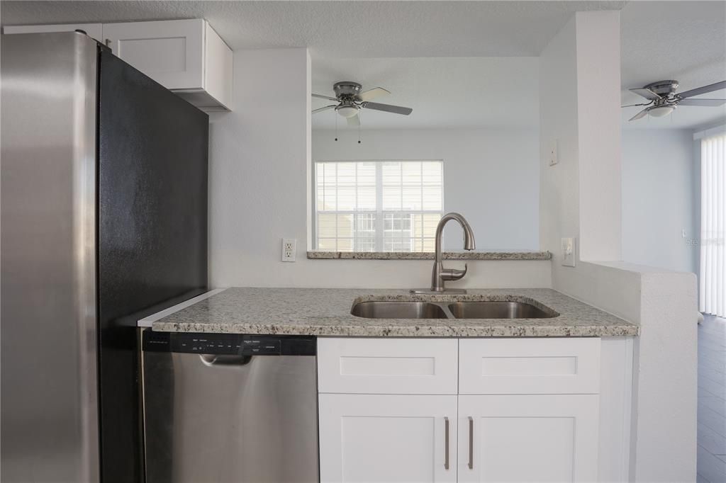 For Rent: $1,650 (3 beds, 2 baths, 1811 Square Feet)