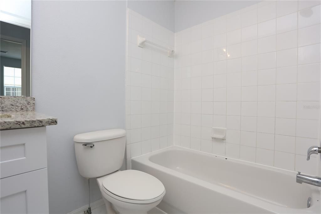 For Rent: $1,650 (3 beds, 2 baths, 1811 Square Feet)