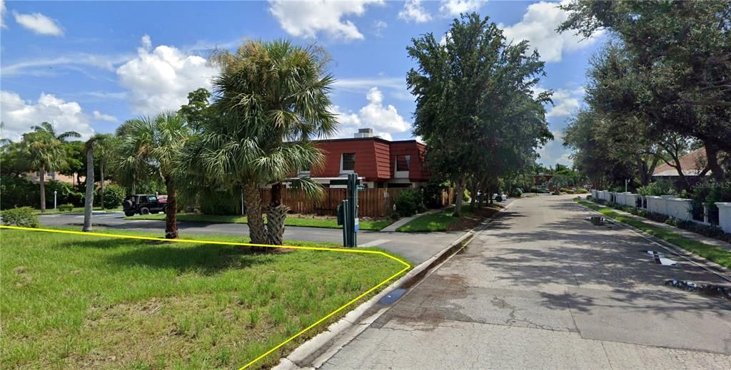 На продажу: $179,900 (0.29 acres)