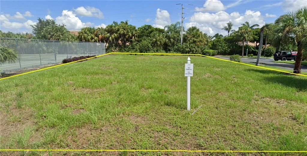 На продажу: $179,900 (0.29 acres)