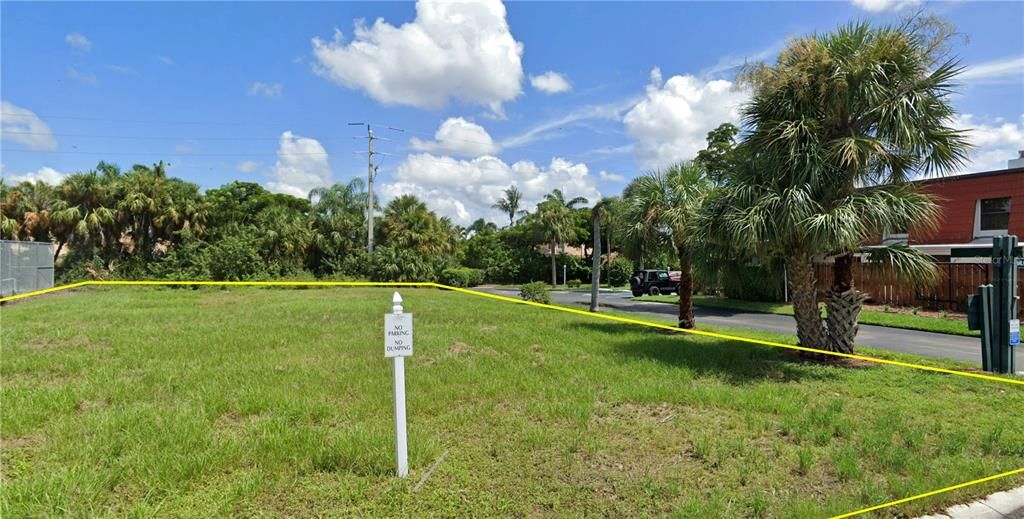 На продажу: $179,900 (0.29 acres)