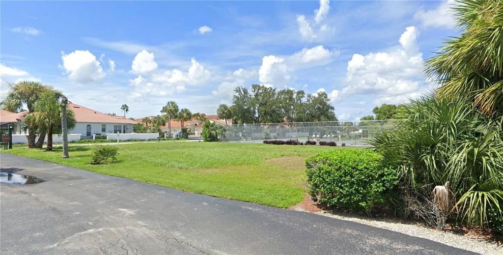 На продажу: $179,900 (0.29 acres)