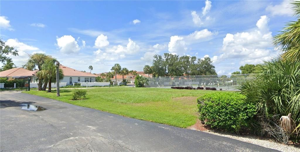 На продажу: $179,900 (0.29 acres)