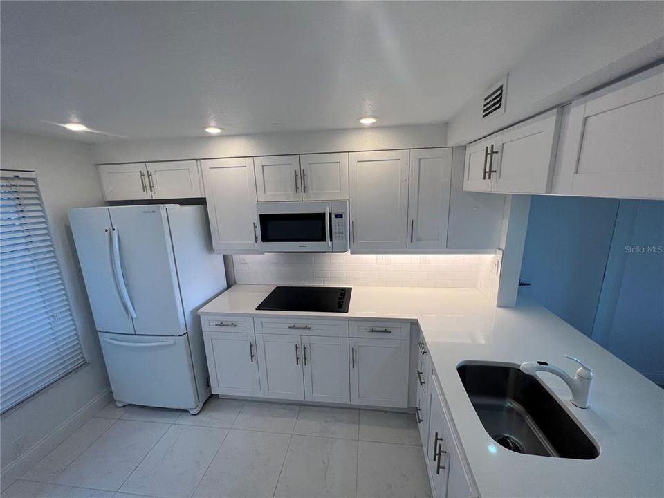 For Rent: $2,500 (2 beds, 2 baths, 890 Square Feet)