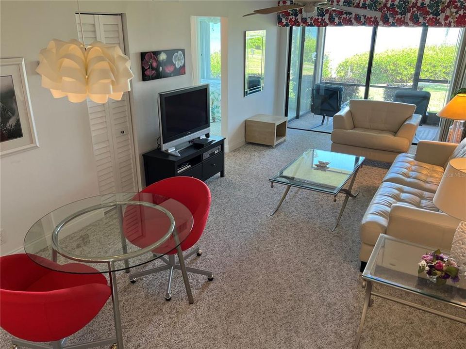 For Rent: $2,500 (2 beds, 2 baths, 890 Square Feet)