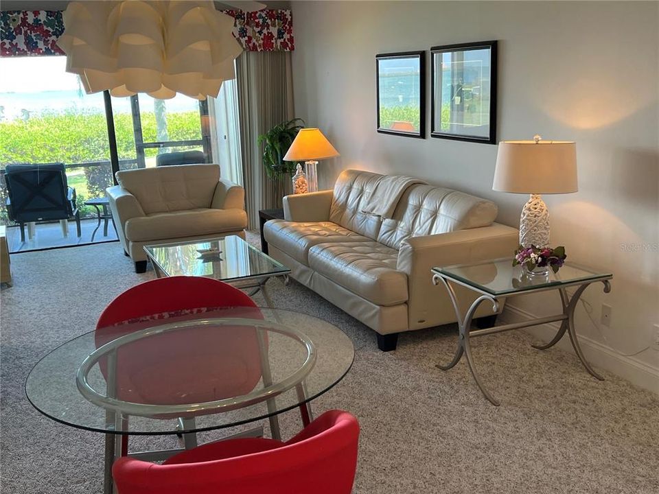 For Rent: $2,500 (2 beds, 2 baths, 890 Square Feet)