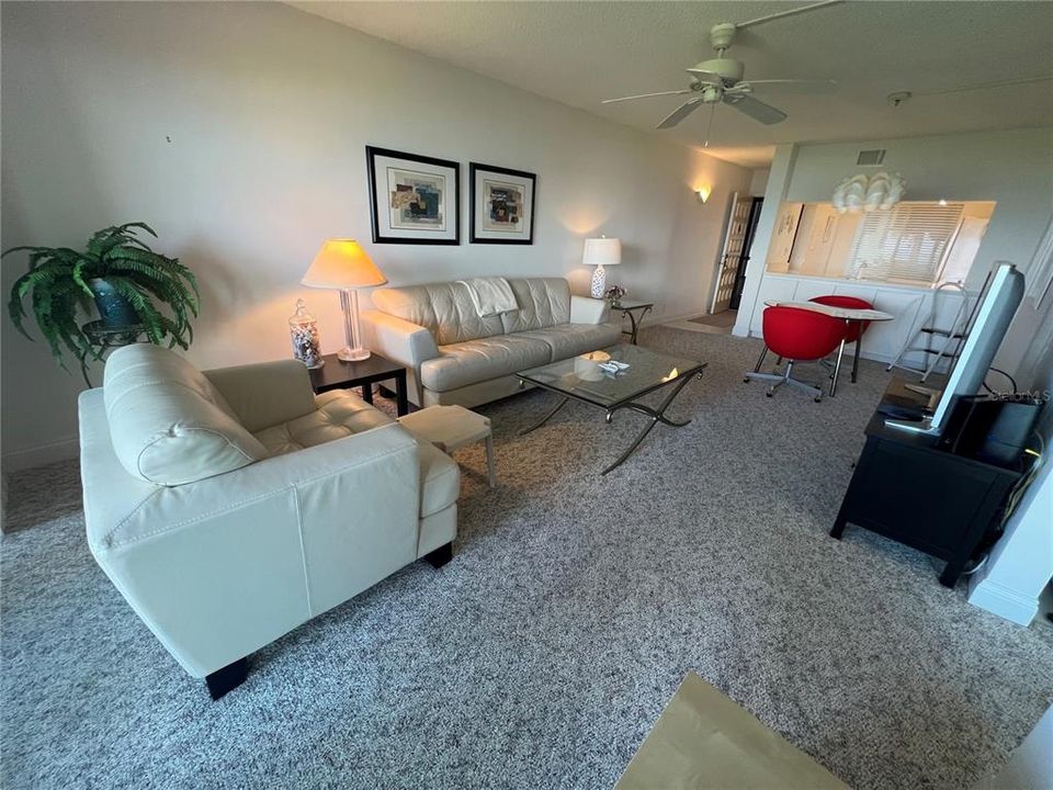 For Rent: $2,500 (2 beds, 2 baths, 890 Square Feet)