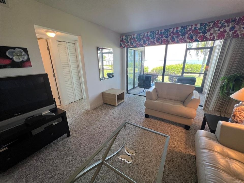For Rent: $2,500 (2 beds, 2 baths, 890 Square Feet)