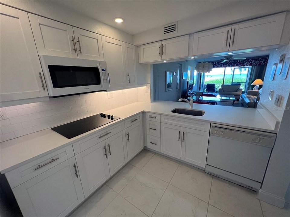 For Rent: $2,500 (2 beds, 2 baths, 890 Square Feet)