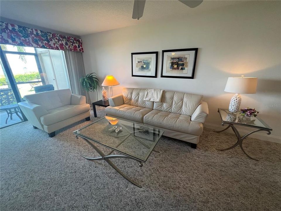 For Rent: $2,500 (2 beds, 2 baths, 890 Square Feet)