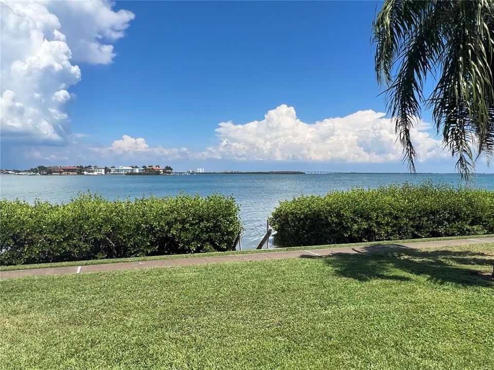 For Rent: $2,500 (2 beds, 2 baths, 890 Square Feet)