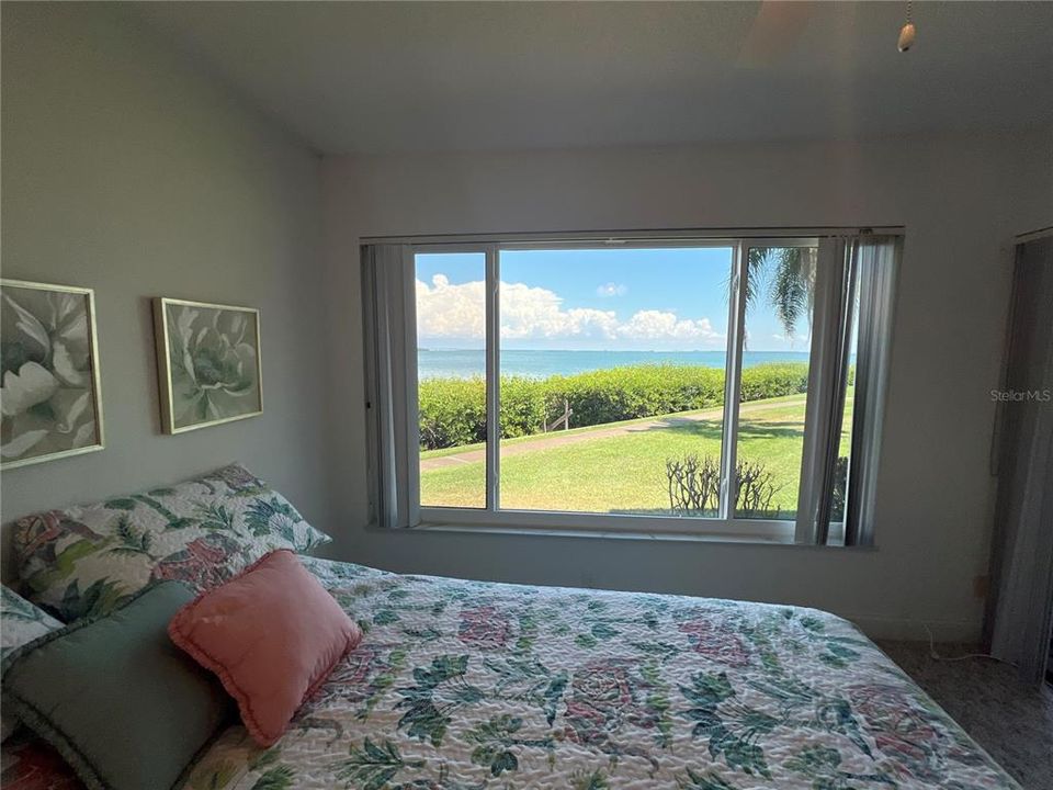 For Rent: $2,500 (2 beds, 2 baths, 890 Square Feet)