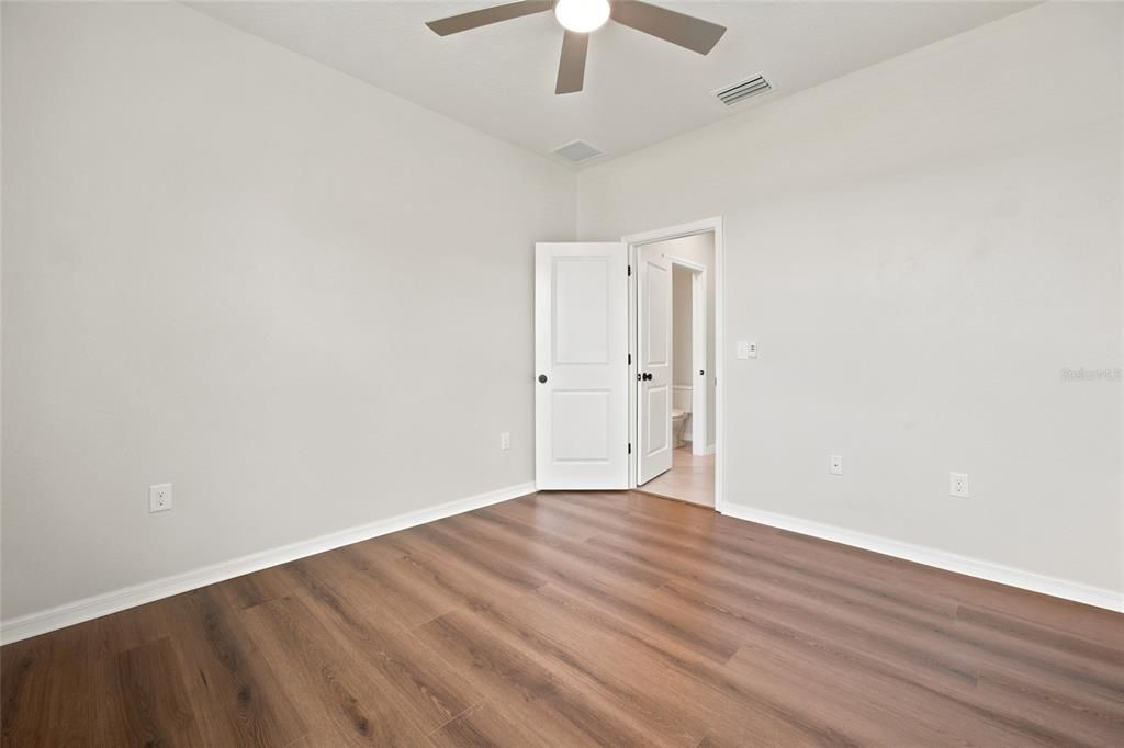 For Sale: $324,900 (4 beds, 2 baths, 2053 Square Feet)