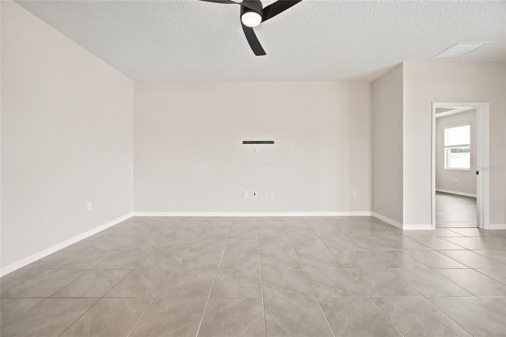 For Sale: $324,900 (4 beds, 2 baths, 2053 Square Feet)