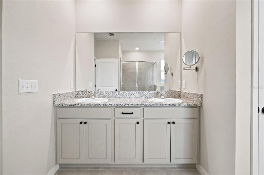 For Sale: $324,900 (4 beds, 2 baths, 2053 Square Feet)