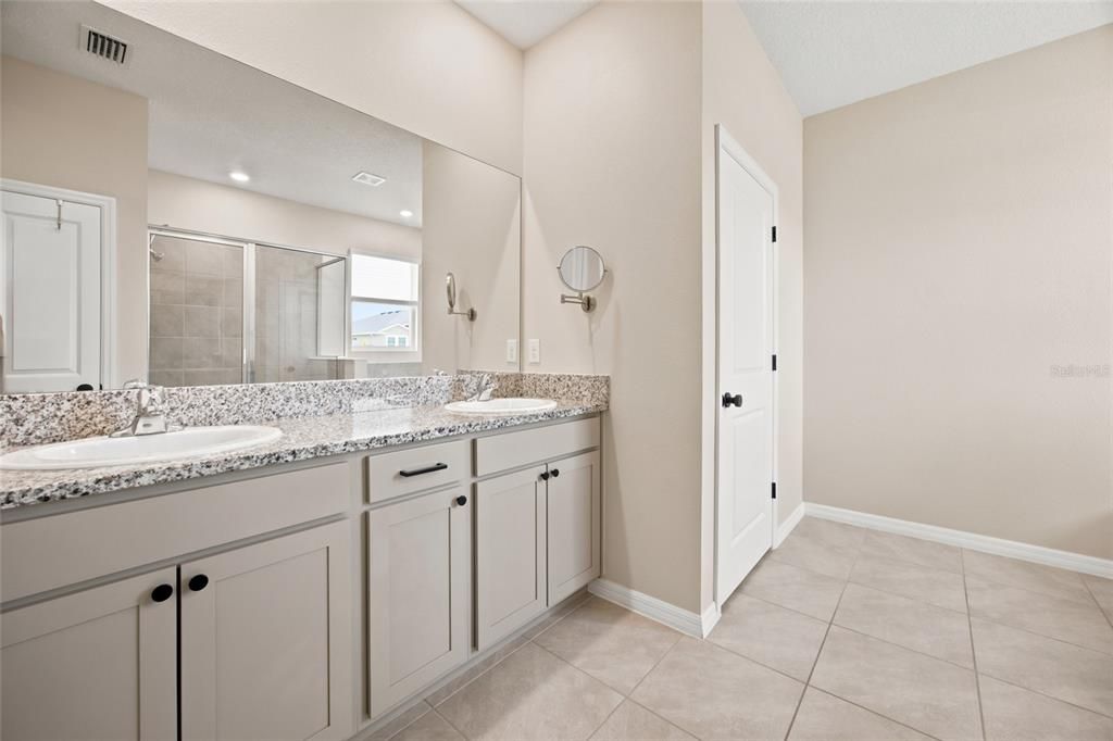 For Sale: $324,900 (4 beds, 2 baths, 2053 Square Feet)