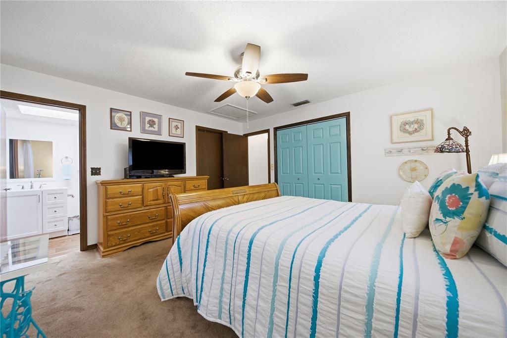 For Sale: $530,000 (3 beds, 3 baths, 2015 Square Feet)