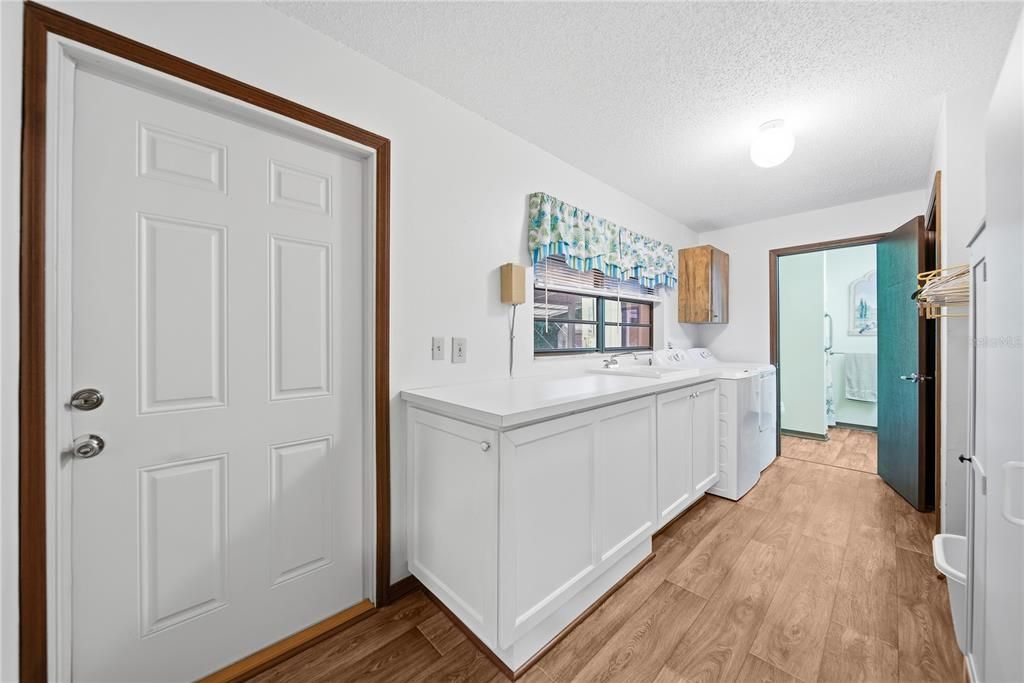 For Sale: $530,000 (3 beds, 3 baths, 2015 Square Feet)