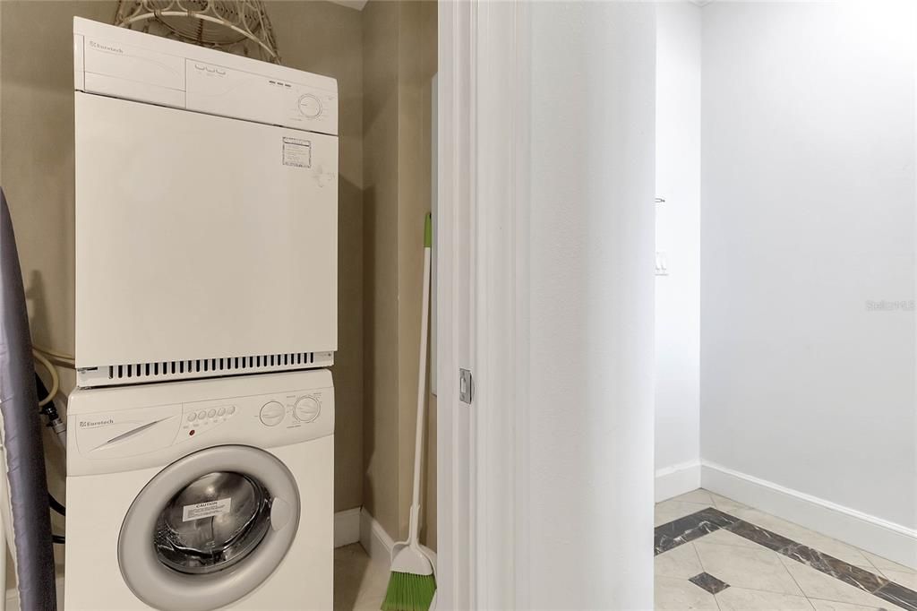 For Sale: $340,000 (2 beds, 2 baths, 1430 Square Feet)