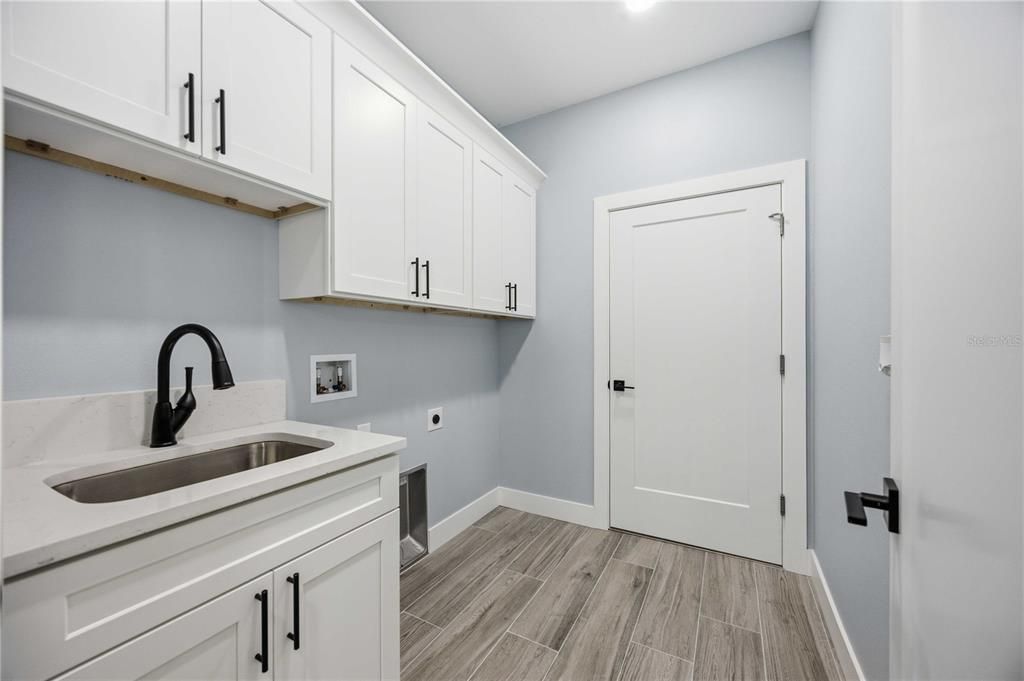 На продажу: $384,999 (3 спален, 2 ванн, 1560 Квадратных фут)