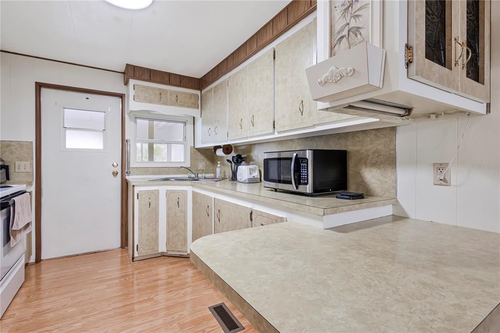 На продажу: $95,500 (2 спален, 2 ванн, 1008 Квадратных фут)
