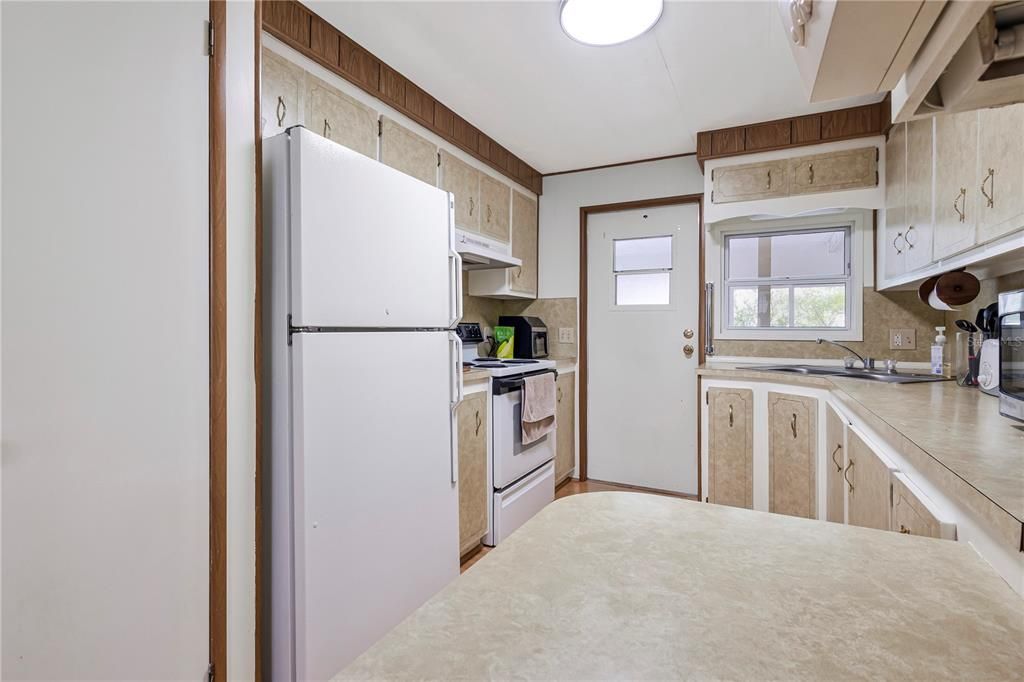 На продажу: $95,500 (2 спален, 2 ванн, 1008 Квадратных фут)
