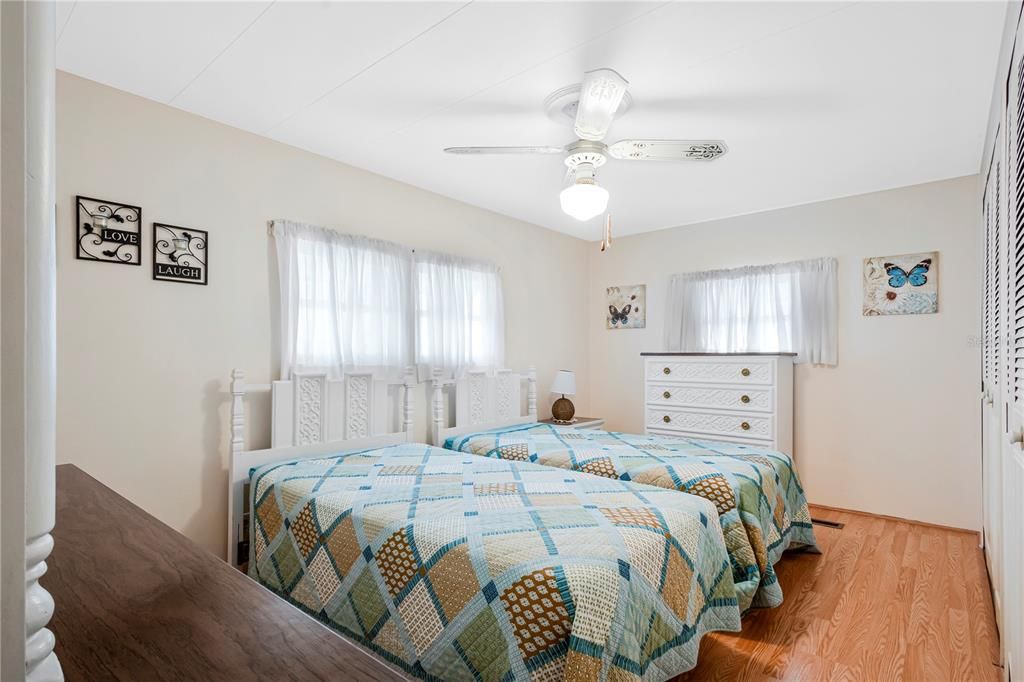 На продажу: $95,500 (2 спален, 2 ванн, 1008 Квадратных фут)