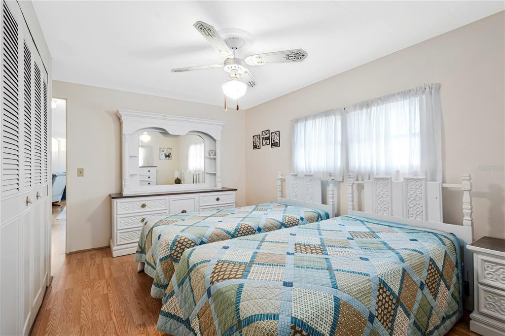 На продажу: $95,500 (2 спален, 2 ванн, 1008 Квадратных фут)