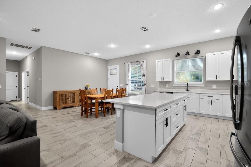 En Venta: $449,995 (3 camas, 2 baños, 1799 Pies cuadrados)