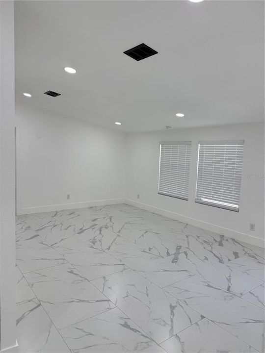En Venta: $320,000 (3 camas, 2 baños, 1722 Pies cuadrados)