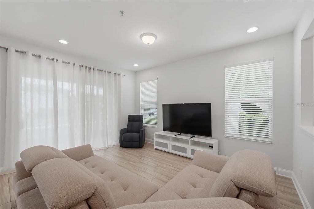 В аренду: $3,300 (3 спален, 2 ванн, 2444 Квадратных фут)