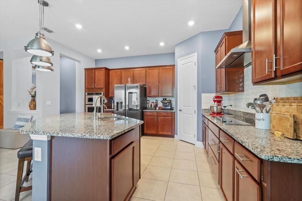 En Venta: $859,990 (4 camas, 3 baños, 2935 Pies cuadrados)