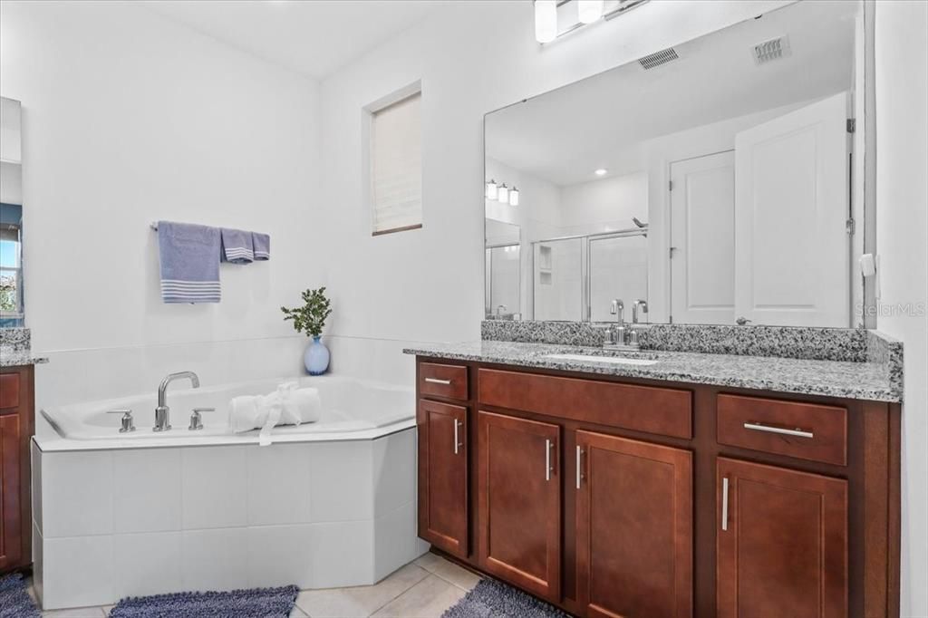En Venta: $859,990 (4 camas, 3 baños, 2935 Pies cuadrados)