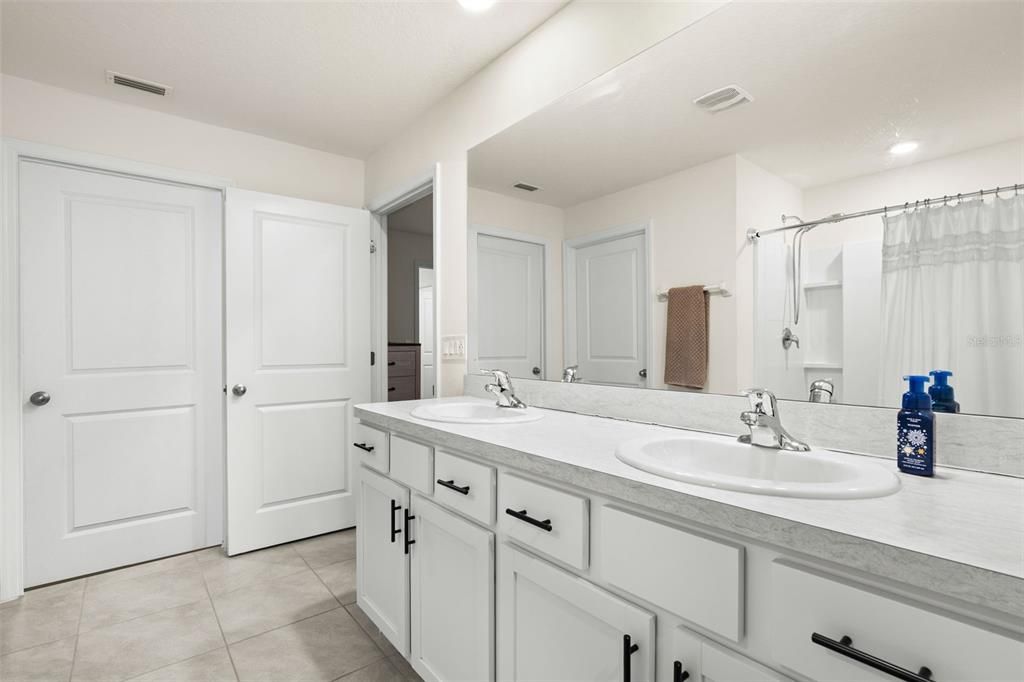 For Sale: $369,900 (5 beds, 3 baths, 2674 Square Feet)